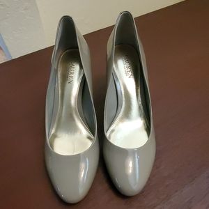 Ralph Lauren gray pumps